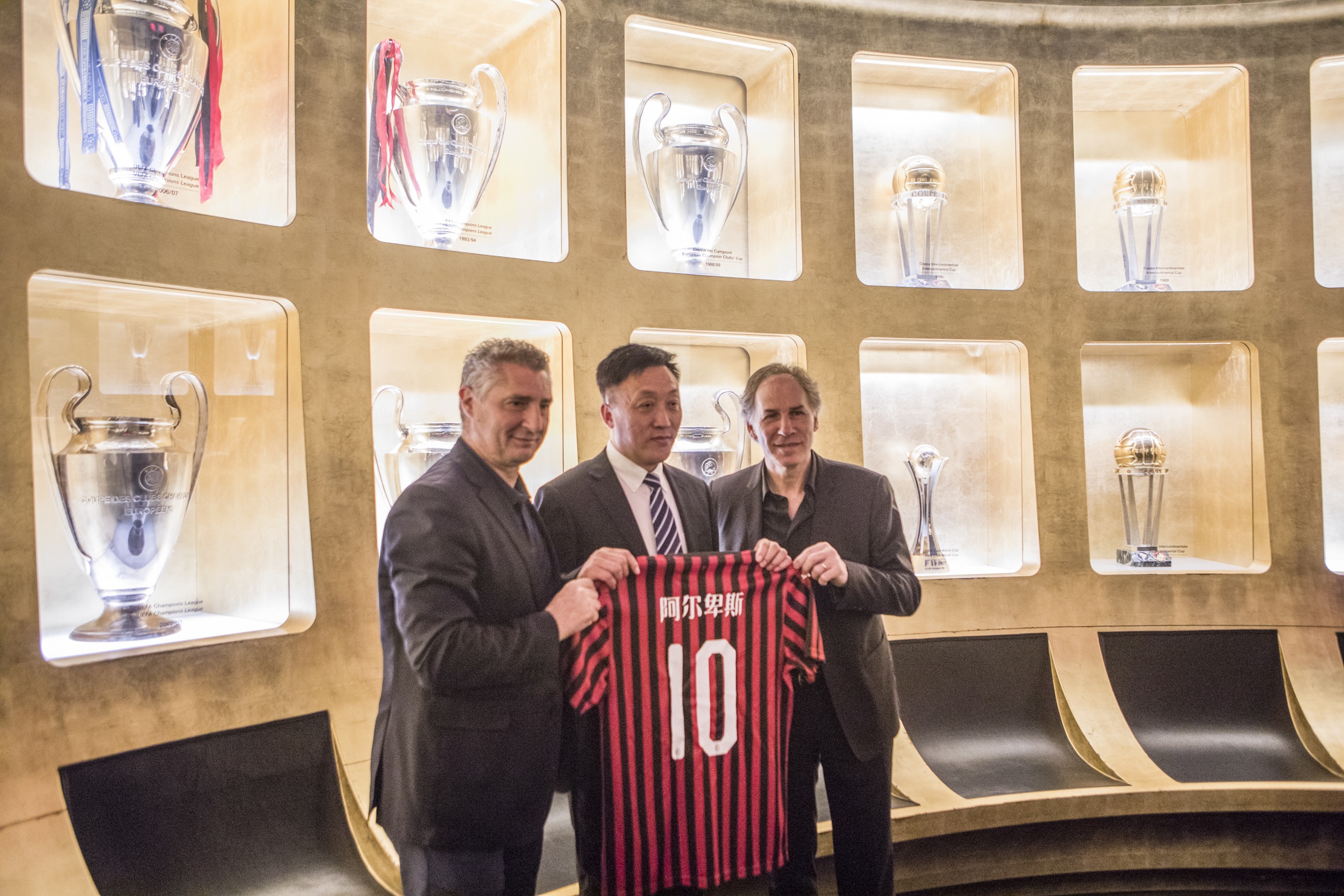 蒯曼三线作战经受住考验！国乒男队主力待补强，年轻选手未达标准