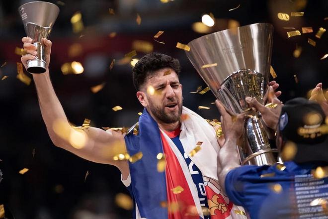 启蒙教练：维尼修斯一直有点叛逆，他应该学会控制和收敛脾气