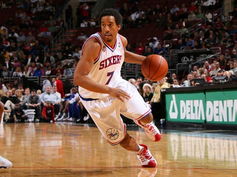 CBA积分榜中段竞争胶着