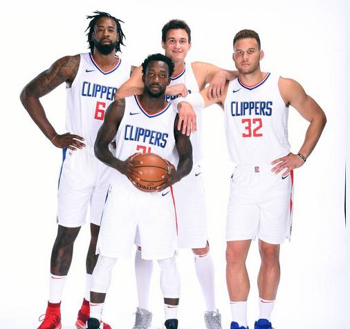 C罗打趣：詹姆斯是个好人，但我头发比他多！