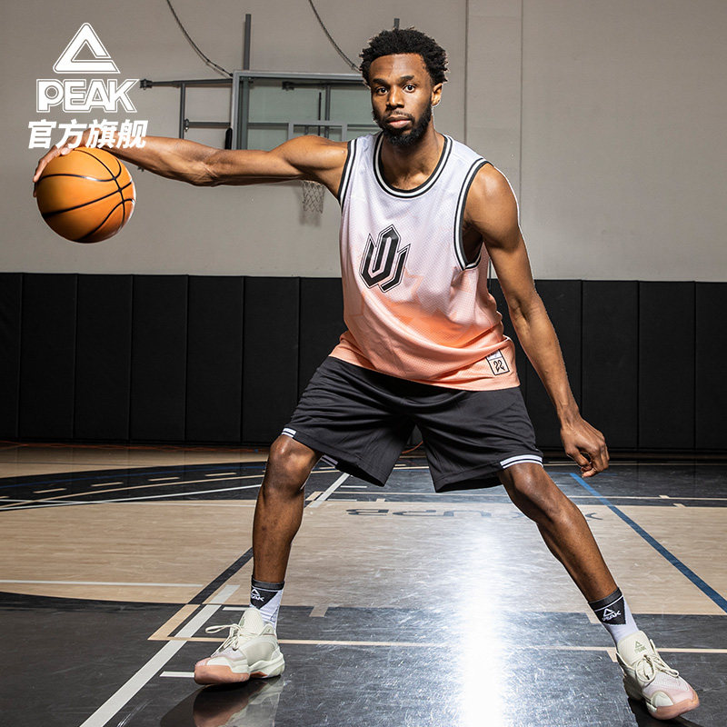 意甲-莱奥制胜球 米兰1-0客胜卡利亚里暂登顶 [意甲AC米兰]