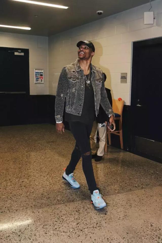 全英羽球超级1000赛 ｜ 前男单冠军对决 石宇奇3局力挫李诗沣