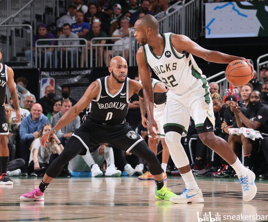 2025武汉马拉松鸣枪起跑