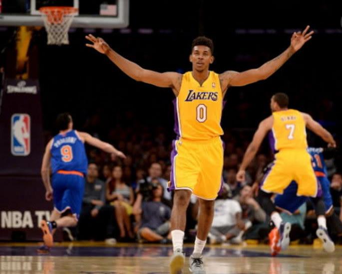 英超 ｜ 枪王萨卡复出在即 有望赶上欧冠战皇马